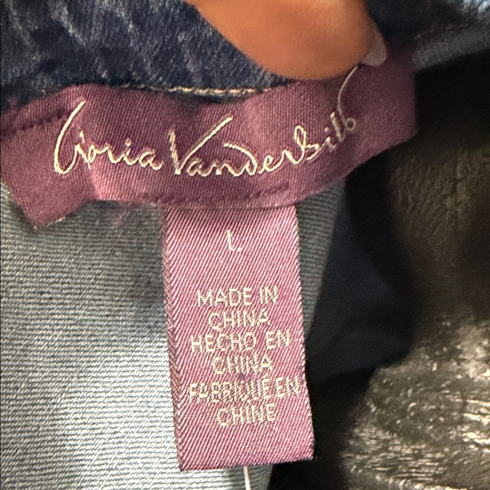 NWT Gloria Vanderbilt Blue Button Down Shirt - Picture 3 of 3